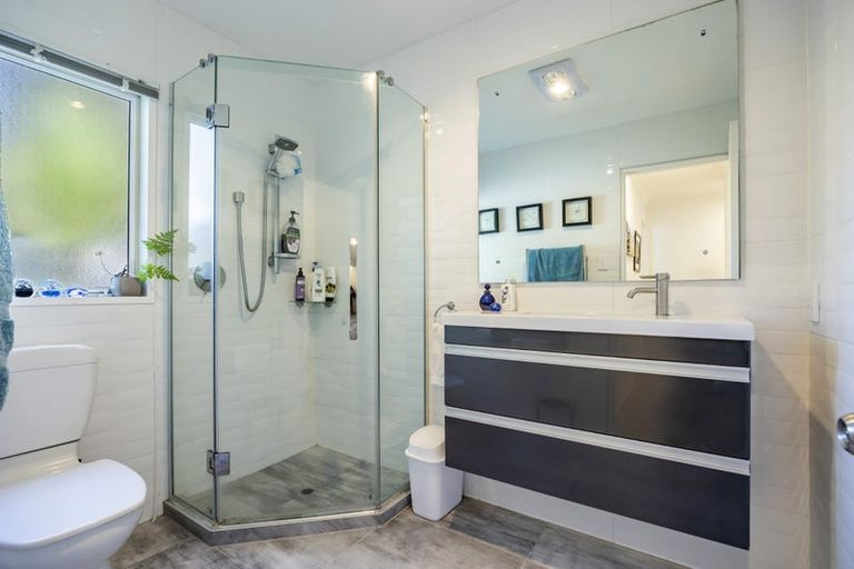 Photo of property in 39 Emlyn Place, Torbay, Auckland, 0630