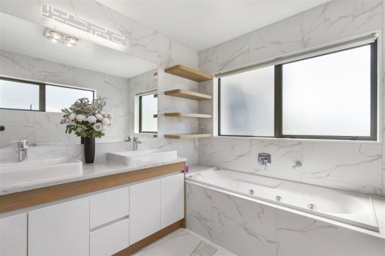 Photo of property in 4 Drumconnell Drive, Flat Bush, Auckland, 2019