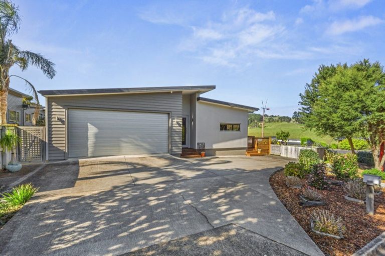 Photo of property in 2 Harakeke Place, Raglan, 3225