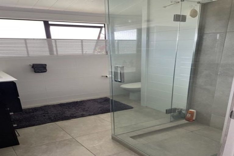 Photo of property in 1/26 Ridge Road, Waiake, Auckland, 0630