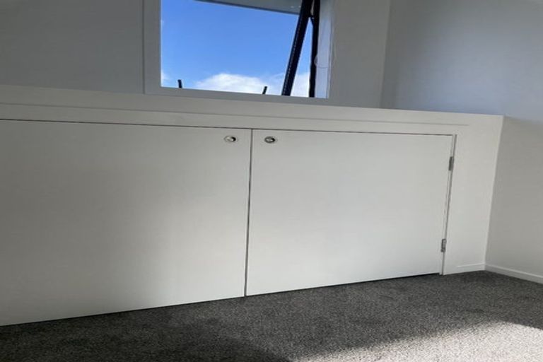 Photo of property in 2/102 Millbrook Road, Sunnyvale, Auckland, 0612