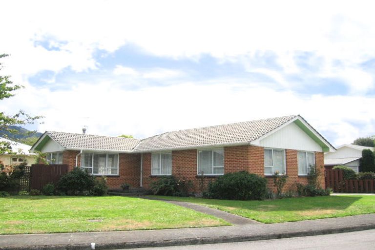 Photo of property in 10 Riversdale Road, Clouston Park, Upper Hutt, 5018