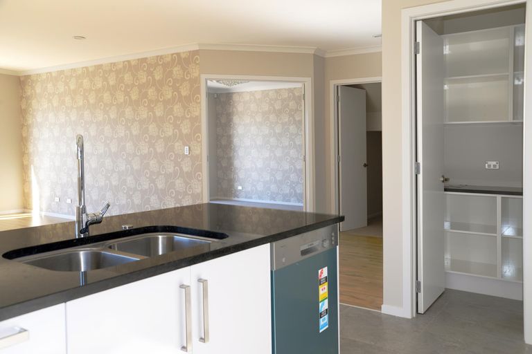 Photo of property in 3 Iwinuku Crescent, Wattle Downs, Auckland, 2103