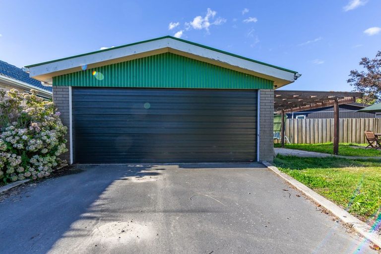 Photo of property in 28 Warren Crescent, Hillmorton, Christchurch, 8025