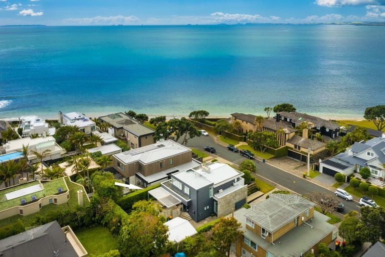 Photo of property in 28 Muritai Road, Milford, Auckland, 0620