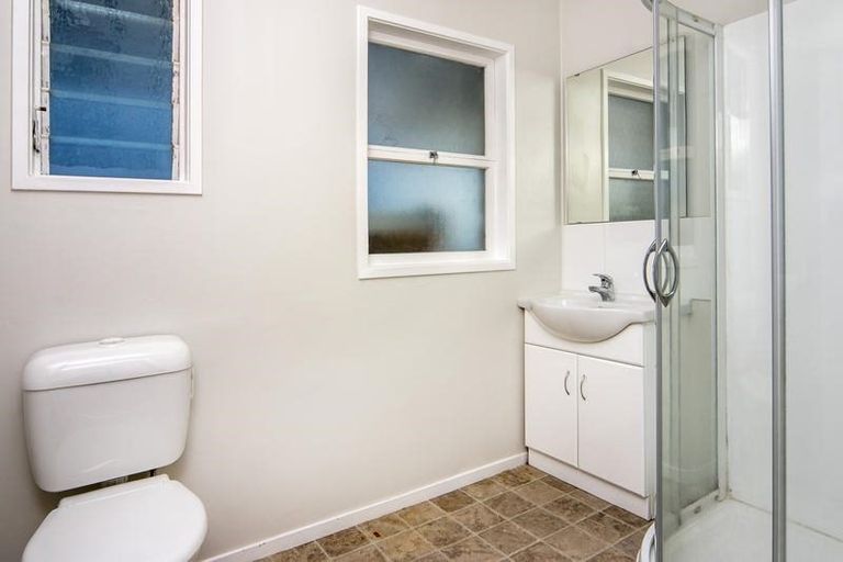 Photo of property in 2/5 Eban Avenue, Hillcrest, Auckland, 0627