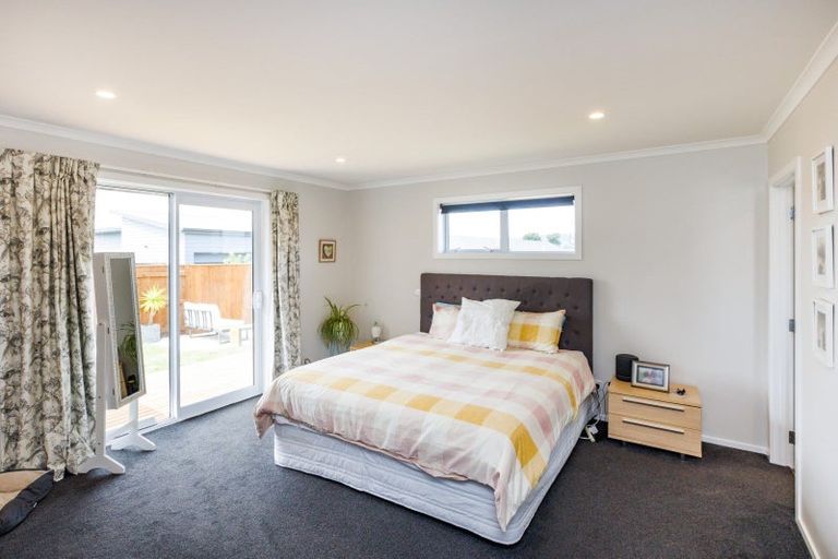 Photo of property in 120 Johnstone Drive, Fitzherbert, Palmerston North, 4410