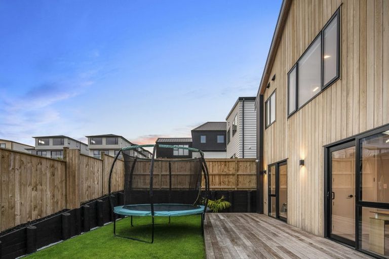 Photo of property in 49 Kumukumu Road, Long Bay, Auckland, 0630