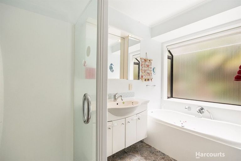 Photo of property in 2/15 Ridgewood Crescent, Birkenhead, Auckland, 0626