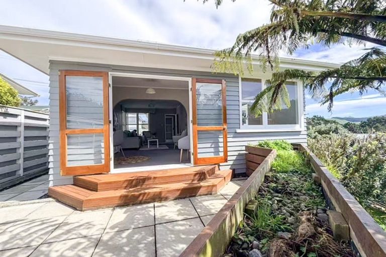 Photo of property in 64 Mark Avenue, Paparangi, Wellington, 6037