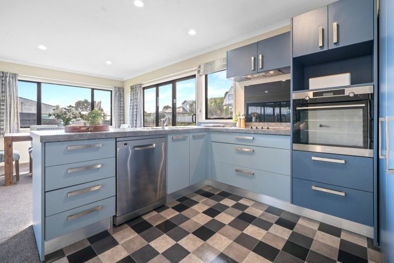 Photo of property in 3a Marchant Place, Westown, New Plymouth, 4310