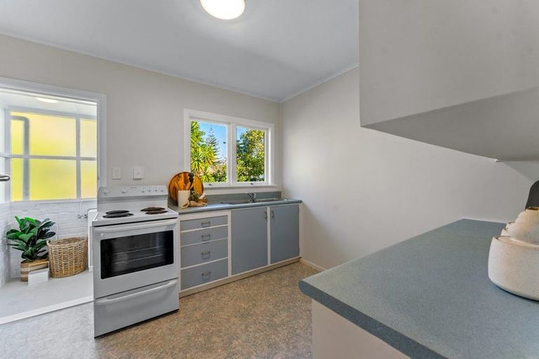 Photo of property in 2/22 Margaret Place, Milford, Auckland, 0620