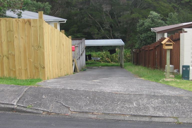 Photo of property in 8 Emirau Place, Glenfield, Auckland, 0629