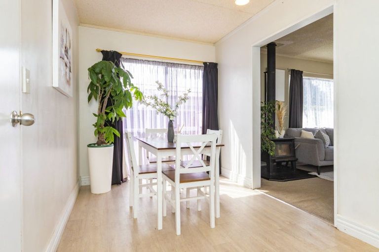 Photo of property in 9 Hilton Grove, Kelvin Grove, Palmerston North, 4414