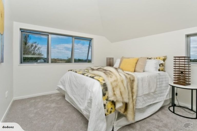 Photo of property in 356b East Coast Road, Sunnynook, Auckland, 0630