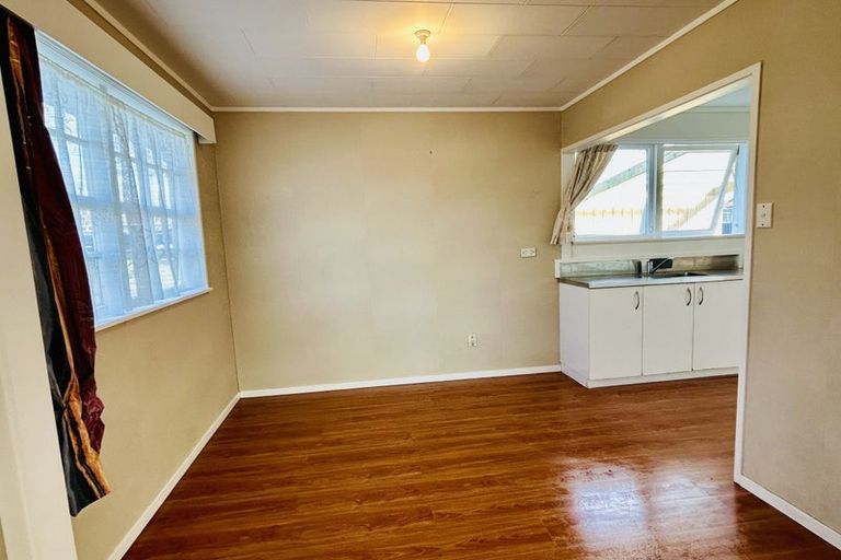 Photo of property in 20 Newland Grove, Henderson, Auckland, 0610