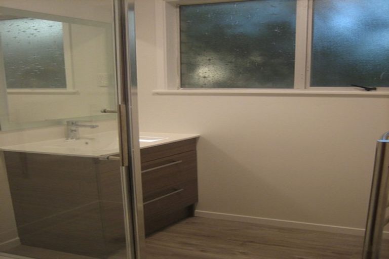 Photo of property in 1/200 Te Atatu Road, Te Atatu South, Auckland, 0610