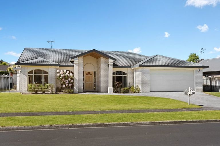 Photo of property in 2 Roderick Place, Rototuna, Hamilton, 3210