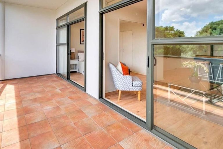 Photo of property in 4/372 Rosedale Road, Rosedale, Auckland, 0632