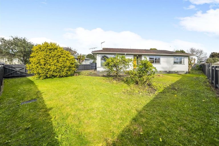 Photo of property in 3 Crampton Place, Manurewa, Auckland, 2102