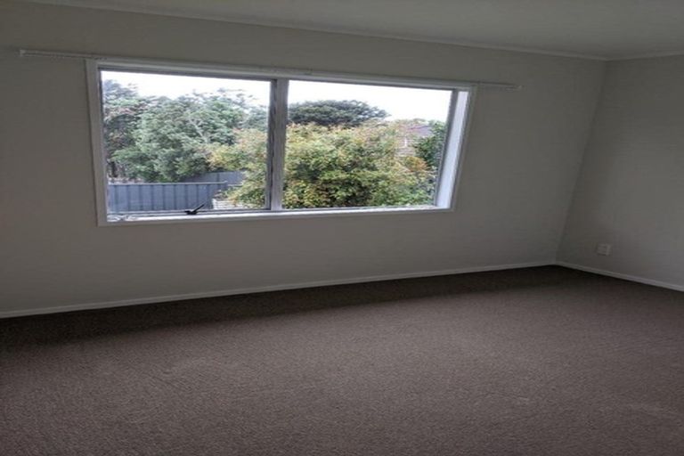 Photo of property in 2/13 Dolbear Street, Titirangi, Auckland, 0604