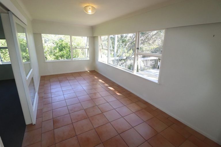 Photo of property in 1 Red Bluff Rise, Campbells Bay, Auckland, 0630