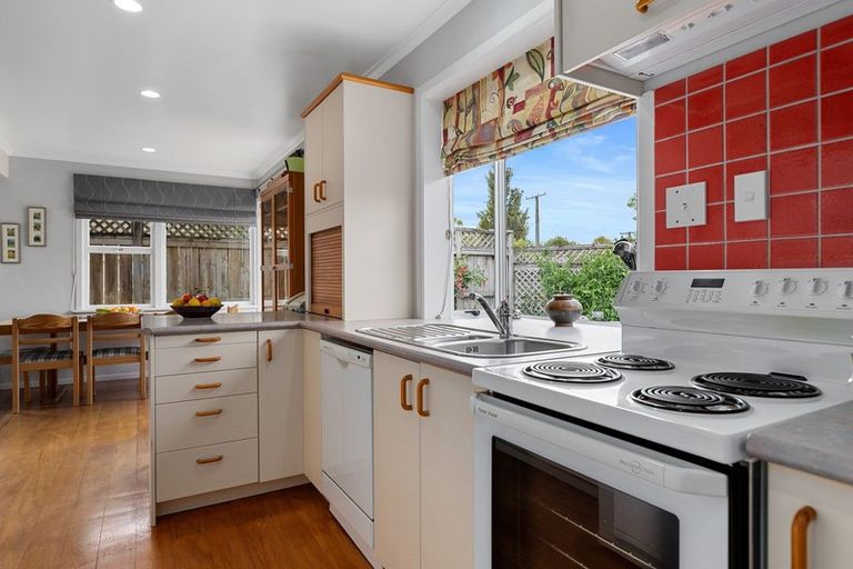 Photo of property in 28 Mccracken Avenue, Hillcrest, Hamilton, 3216