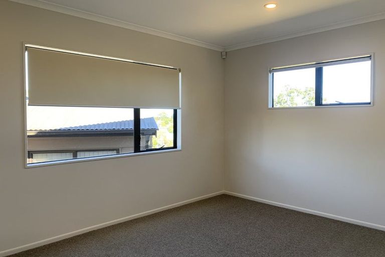 Photo of property in 8 Kayle Glen, West Harbour, Auckland, 0618