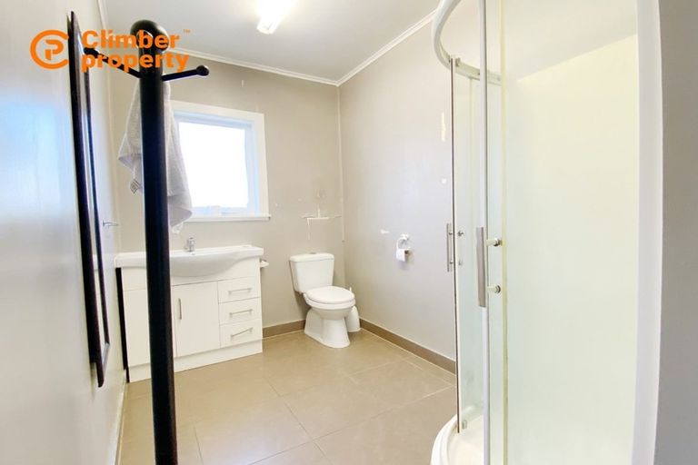 Photo of property in 8 Hugh Brown Drive, New Lynn, Auckland, 0600