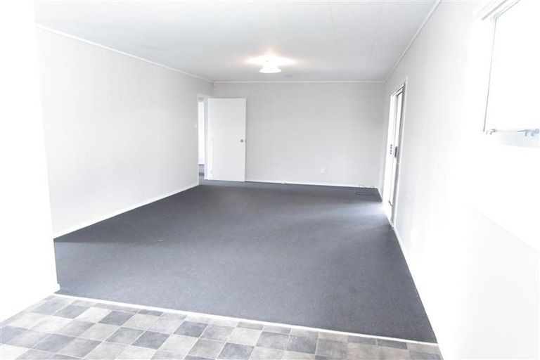 Photo of property in 72 Parrs Cross Road, Henderson, Auckland, 0612