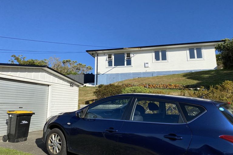 Photo of property in 7 Link Road, Newlands, Wellington, 6037
