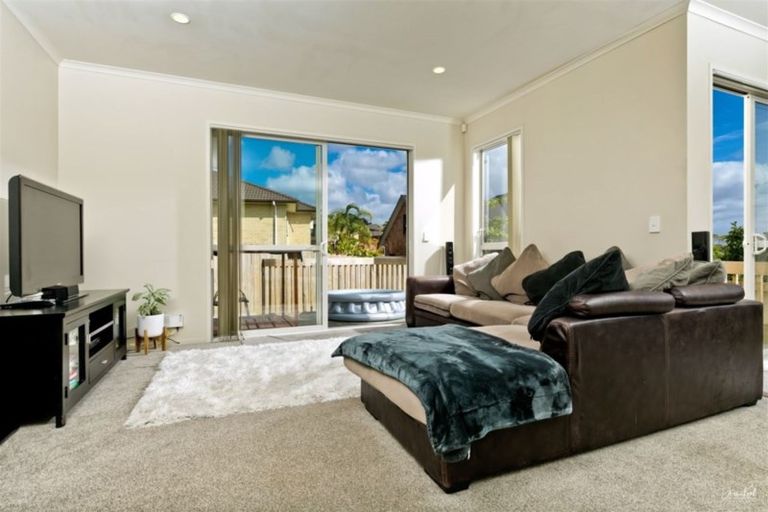 Photo of property in 27a Sapperton Drive, Henderson, Auckland, 0612