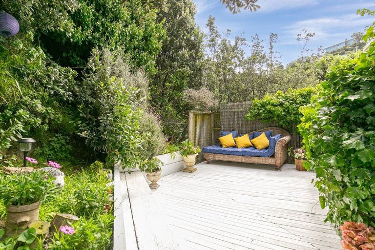 Photo of property in 13 Hungerford Road, Lyall Bay, Wellington, 6022