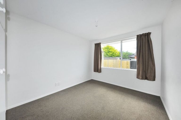 Photo of property in 2/73 Royal Park Drive, Parklands, Christchurch, 8083