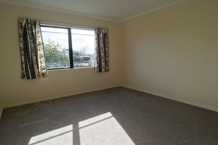 Photo of property in 32 Riverstone Road, Te Atatu Peninsula, Auckland, 0610