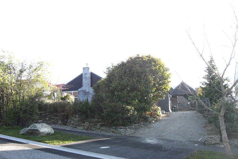 Photo of property in 45 Cedar Drive, Kelvin Heights, Queenstown, 9300