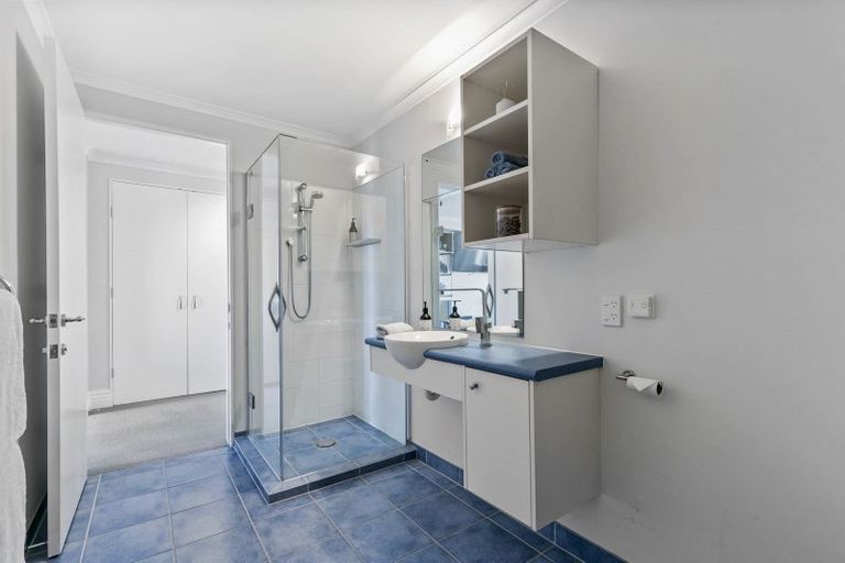 Photo of property in 5 Curnow Way, Kaiwharawhara, Wellington, 6035