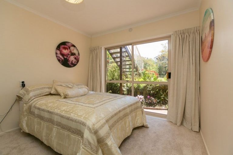 Photo of property in 12 Sequoia Grove, Merrilands, New Plymouth, 4312