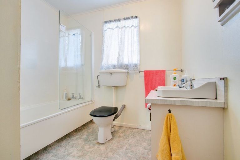 Photo of property in 82 Wynyard Crescent, Tamatea, Napier, 4112