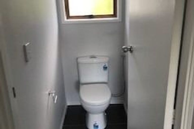 Photo of property in 32 Pisces Road, Glen Eden, Auckland, 0602