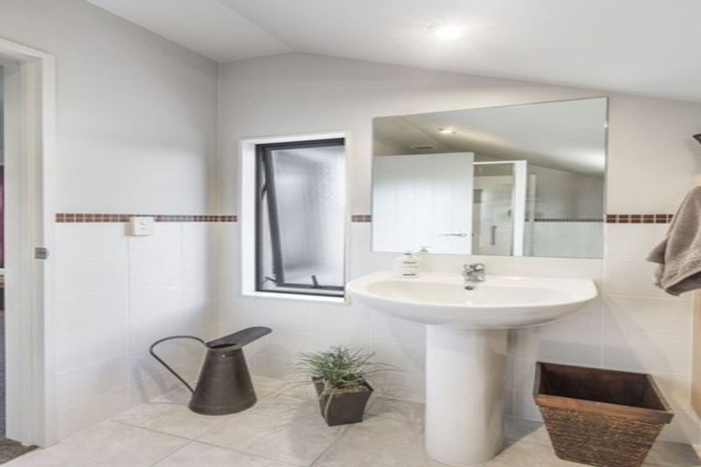 Photo of property in 8/64 Schnapper Rock Road, Schnapper Rock, Auckland, 0632