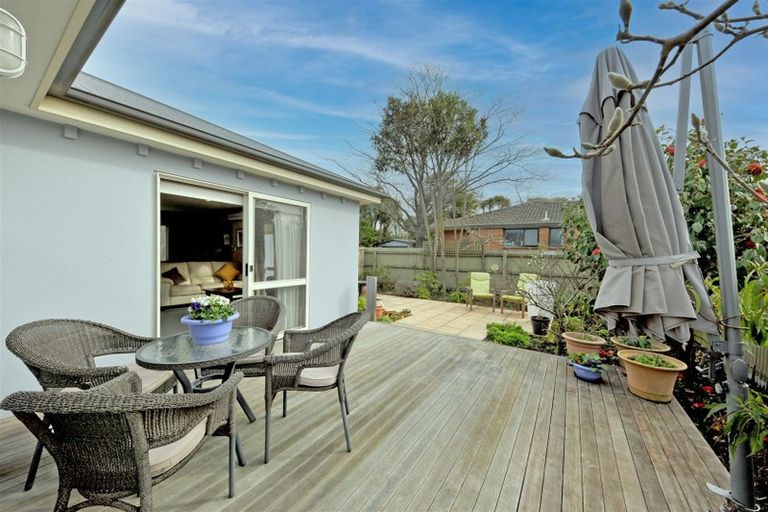 Photo of property in 2/134 Yaldhurst Road, Sockburn, Christchurch, 8042