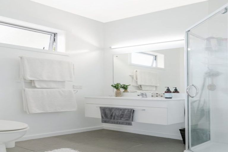 Photo of property in 7 Burns Street, Westown, New Plymouth, 4310