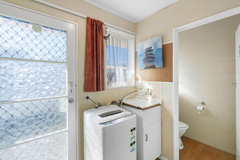 Photo of property in 1/4 Mckenzie Street, Levin, 5510