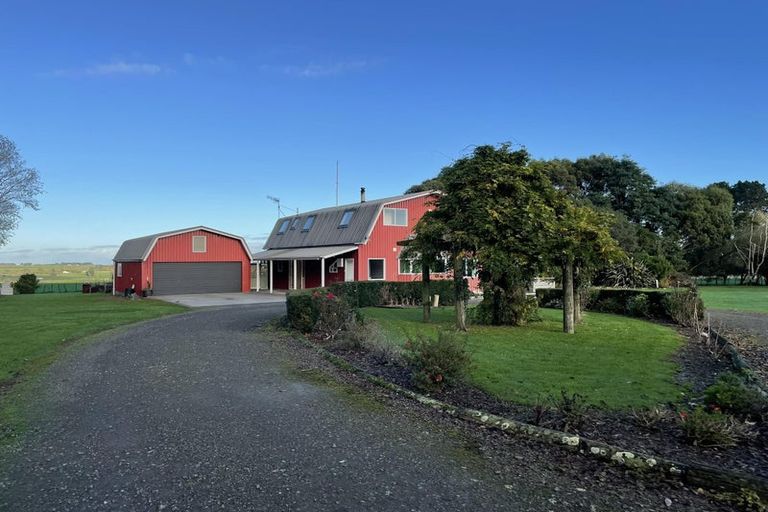 Photo of property in 563 Mangaone Road, Halcombe, Feilding, 4779