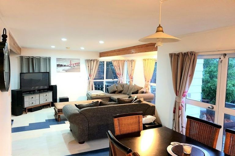 Photo of property in 6 Da Vinci Place, West Harbour, Auckland, 0618