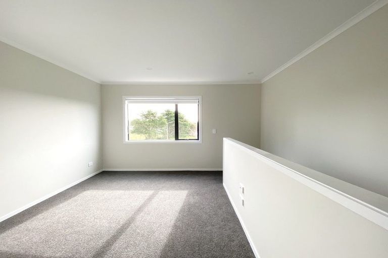 Photo of property in 2/125b Metcalfe Road, Ranui, Auckland, 0612