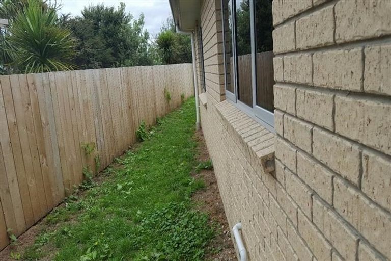 Photo of property in 13 Thomas Rea Place, Te Atatu South, Auckland, 0610