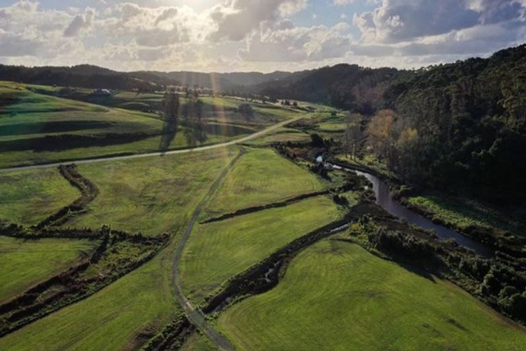 Photo of property in 23 Hurihuri Road, Okura Bush, Silverdale, 0794