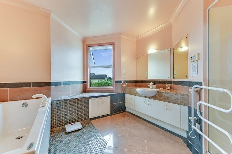 Photo of property in 20 Stonebridge Road, Temple View, Hamilton, 3289